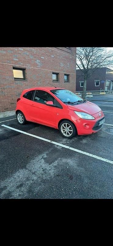 Röd Begagnad 2010 Ford Ka Titanium Halvkombi | 24 900 kr (Marknadspris) - Bild 1/4