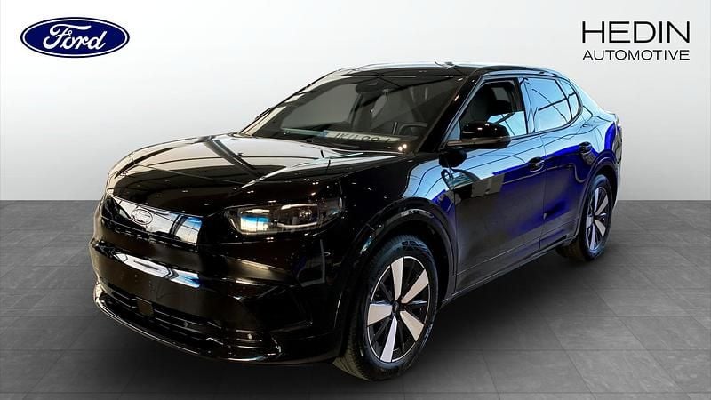 Svart Ny 2025 Ford Capri Business Edition SUV | 534 000 kr (Marknadspris) - Bild 1/4