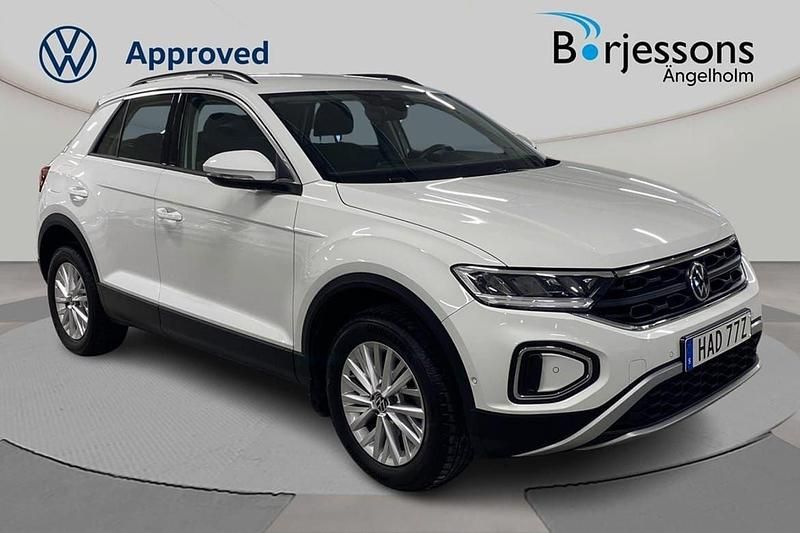 Vit Begagnad 2022 VW T-Roc Life SUV | 254 000 kr (Marknadspris) - Bild 1/4