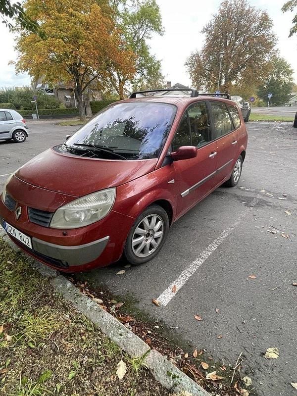 Röd Begagnad 2004 Renault Grand Scénic II Minibuss | 17 500 kr (Marknadspris) - Bild 1/3