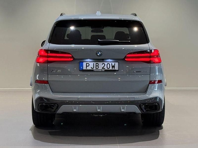 Begagnad BMW X5 M Sport 313 HK (230 kW) 2025 Brooklyn grå metallic SUV