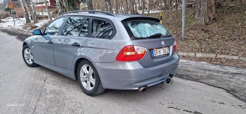 Begagnad BMW 318 129 HK (94 kW) 2006 Kombi