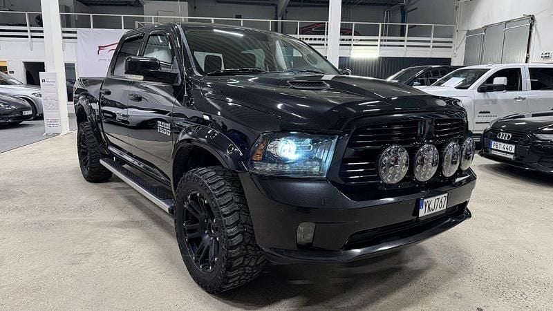 Svart Begagnad 2017 Dodge Ram Pickup | 289 900 kr (Marknadspris) - Bild 1/4