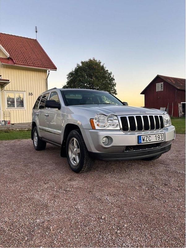 Silver Begagnad 2005 Jeep Grand Cherokee SUV | 70 000 kr - Bild 1/4
