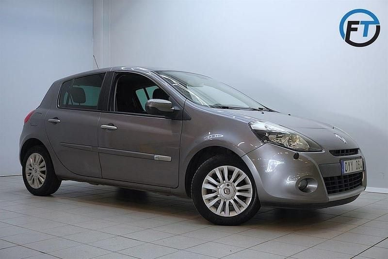 Grå Begagnad 2012 Renault Clio IV Halvkombi | 49 900 kr (Bra pris) - Bild 1/4