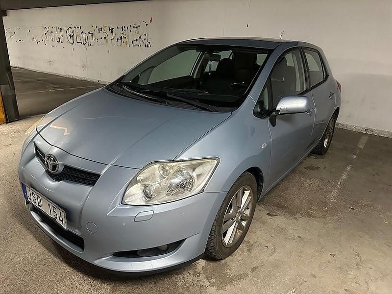 Ljusblå Begagnad 2008 Toyota Auris Halvkombi | 39 900 kr (Marknadspris) - Bild 1/4