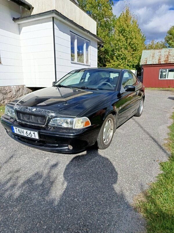 Svart Begagnad 2001 Volvo C70 Sportkupé | 21 000 kr (Marknadspris) - Bild 1/4