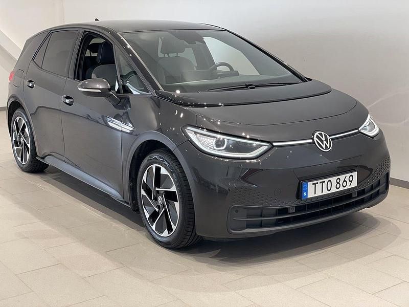 Mörkgrå (mangan gray metallic blac) Begagnad 2021 VW ID.3 Pro Performance Halvkombi | 229 900 kr (Superpris) - Bild 1/3