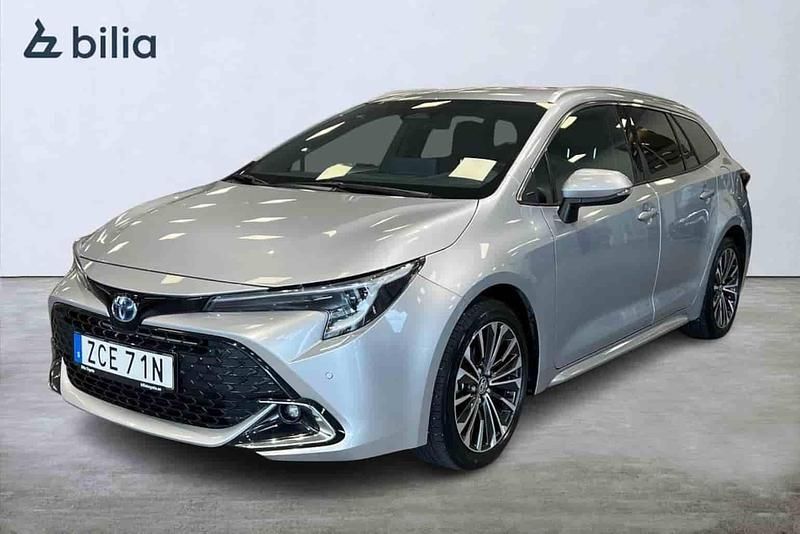 Silver Begagnad 2024 Toyota Corolla Kombi | 324 900 kr - Bild 1/1