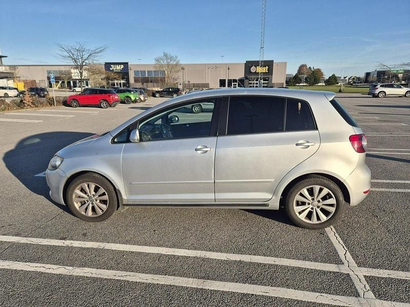 Silver Begagnad 2011 VW Golf Plus Cross Minibuss | 37 000 kr (Superpris) - Bild 1/4