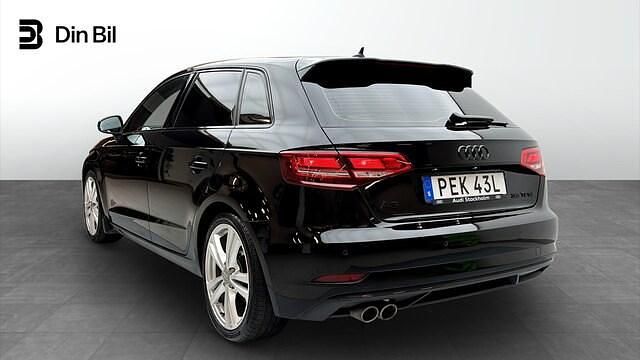 Begagnad Audi A3 Sport 150 HK (110 kW) 2019 Brilliantsvart Sedan