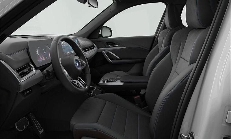 Begagnad BMW iX1 M Sport 150 kW (204 HK) 2025 Vit SUV