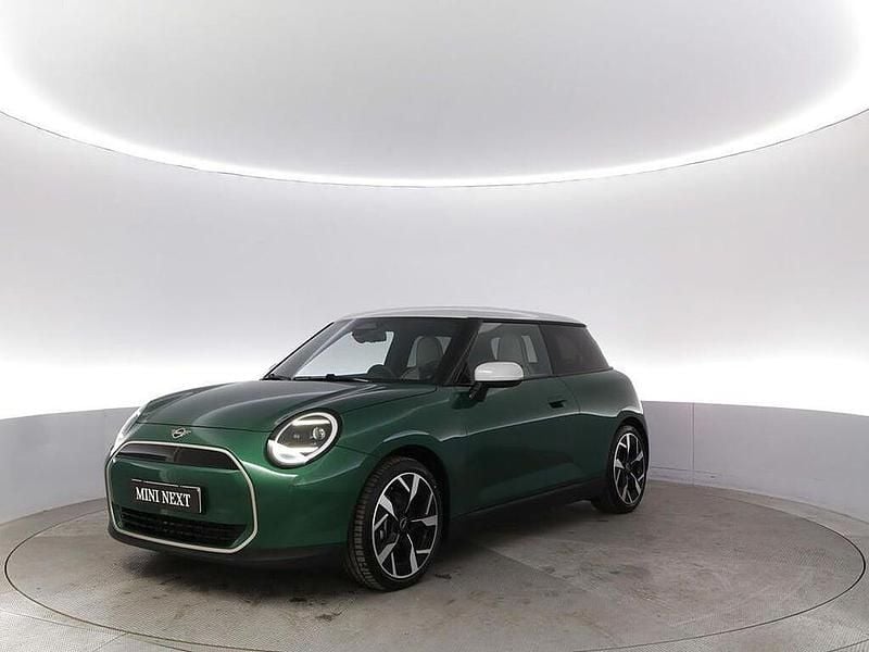 Grön Begagnad 2024 Mini Cooper Halvkombi | 379 900 kr (Dyr) - Bild 1/4