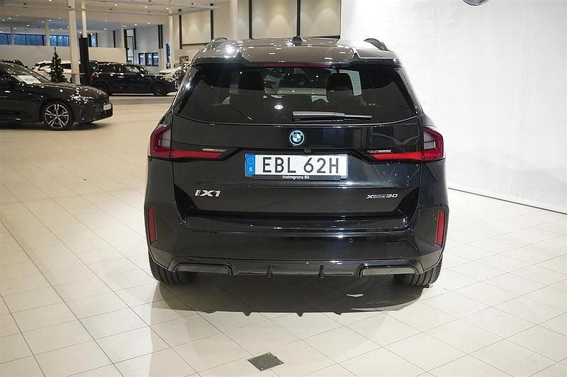 Begagnad BMW iX1 M Sport 230 kW (313 HK) 2024 Svart SUV