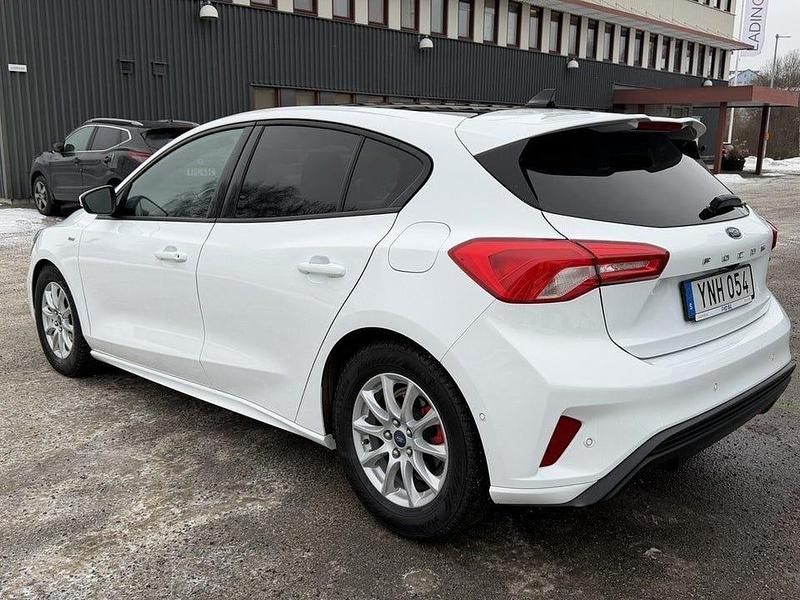 Begagnad Ford Focus ST-Line 120 HK (88 kW) 2018 Vit
