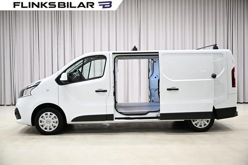 Vit Begagnad 2016 Renault Trafic Minibuss | 138 750 kr (Marknadspris) - Bild 1/4