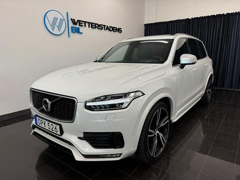 Vit Begagnad 2017 Volvo XC90 R-Design SUV | 379 900 kr (Lite dyr) - Bild 1/4