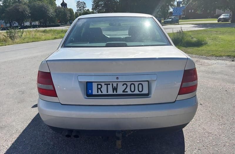 Begagnad Audi A4 180 HK (132 kW) 2001 Sedan