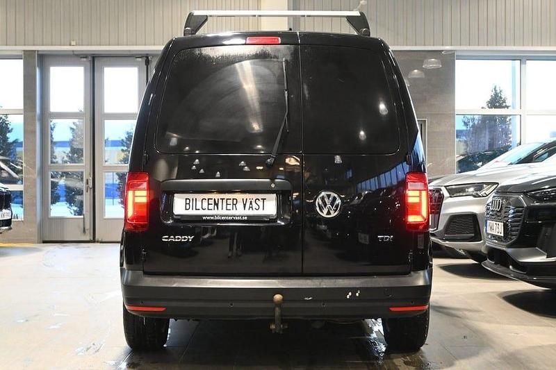 Begagnad VW Caddy Comfortline 102 HK (75 kW) 2017 Svart Minibuss