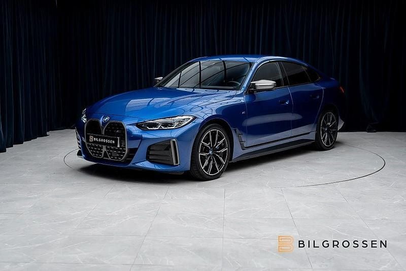 Blå Begagnad 2022 BMW i4 M Sport Sedan | 469 900 kr (Bra pris) - Bild 1/4