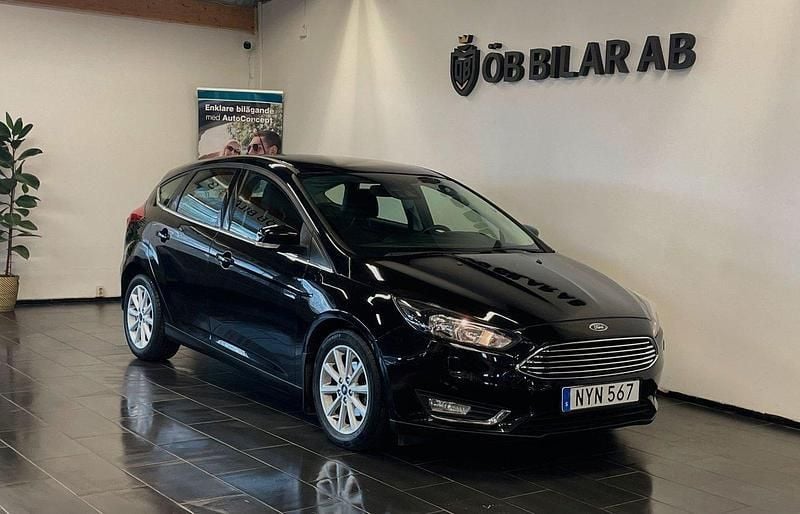 Svart Begagnad 2016 Ford Focus Titanium Halvkombi | 99 900 kr (Marknadspris) - Bild 1/4