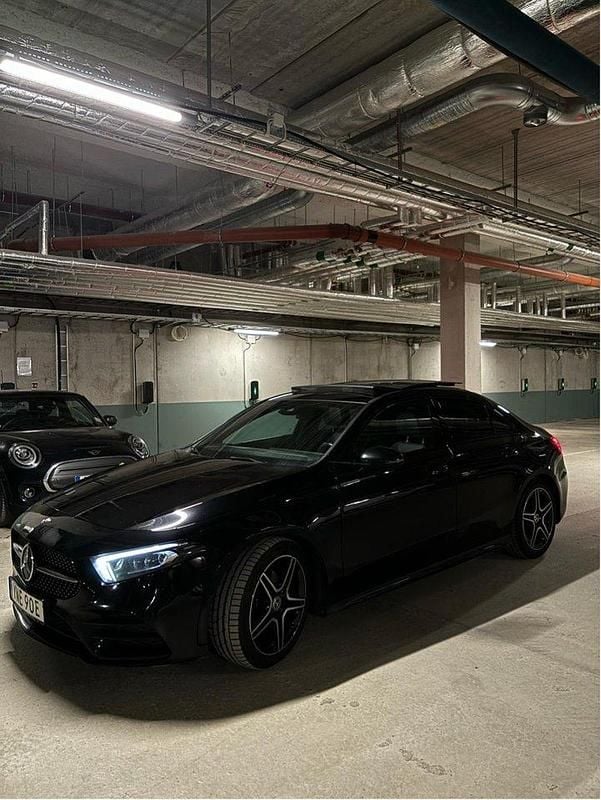 Svart Begagnad 2019 Mercedes A200 AMG Sedan | 270 000 kr (Lite dyr) - Bild 1/4