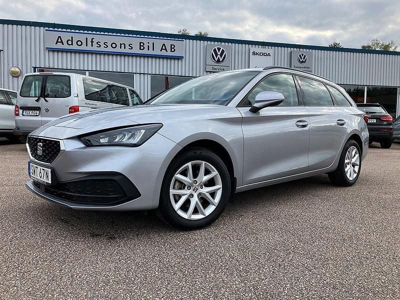 Silver (urban silver metallic) Begagnad 2023 Seat Leon ST Kombi | 242 000 kr (Lite dyr) - Bild 1/4
