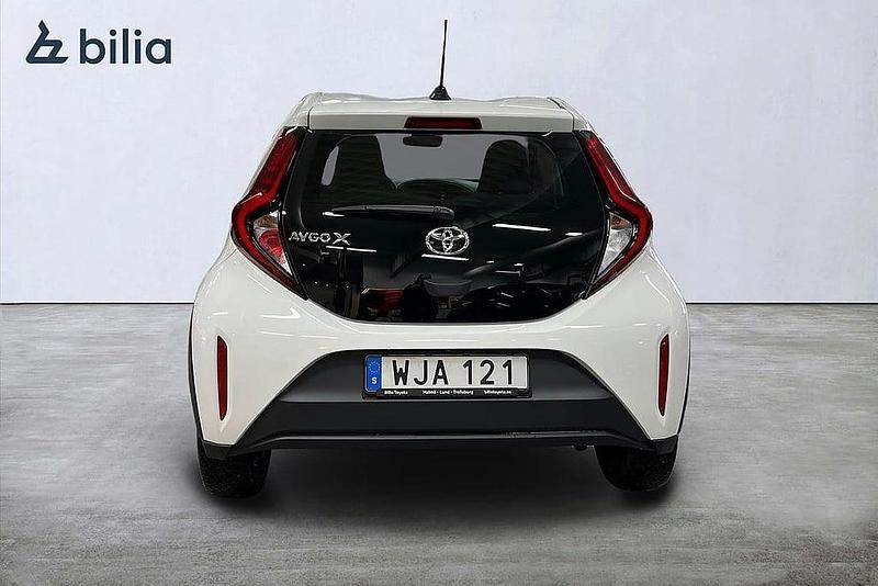 Begagnad Toyota Aygo X Play 72 HK (52 kW) 2022 Vit SUV