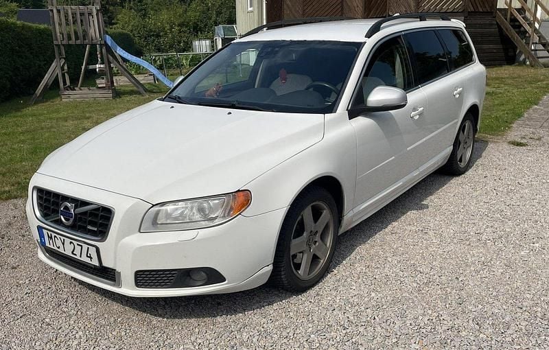 Brun Begagnad 2012 Volvo V70 Momentum Kombi | 55 000 kr (Marknadspris) - Bild 1/4