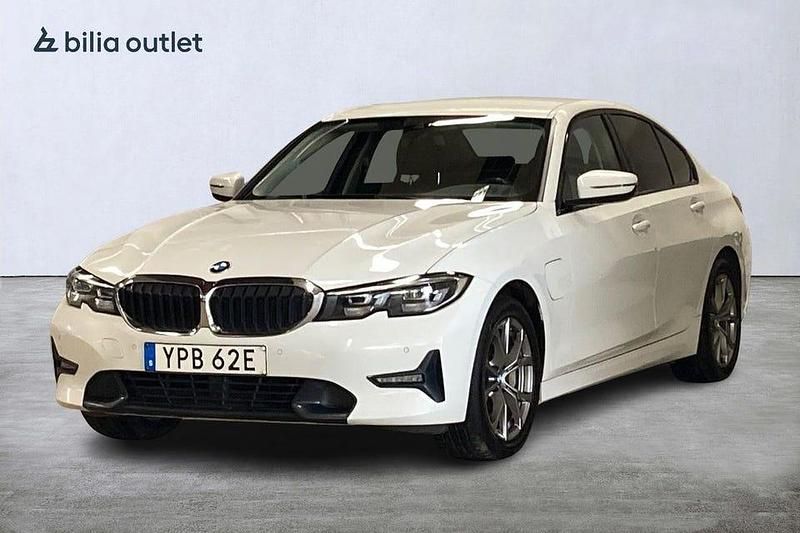 Begagnad BMW 330 Sport Line 292 HK (214 kW) 2020 Vit Sedan