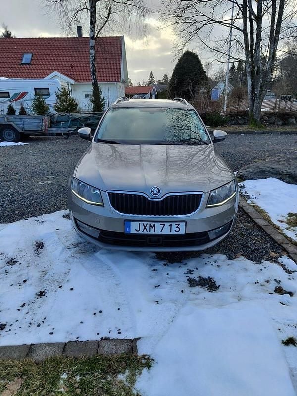 Begagnad Skoda Octavia 110 HK (80 kW) 2016 Halvkombi