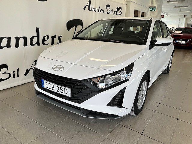 Vit Begagnad 2023 Hyundai i20 Essential Halvkombi | 209 000 kr (Marknadspris) - Bild 1/4