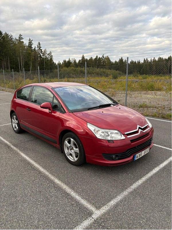 Röd Begagnad 2005 Citroën C4 Sportkupé | 19 000 kr (Marknadspris) - Bild 1/4