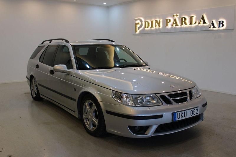 Ljusgrå (grå) Begagnad 2004 Saab 9-5 Aero Kombi | 69 900 kr - Bild 1/4