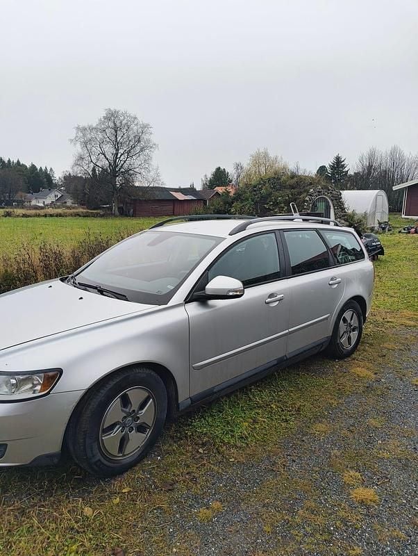 Begagnad 2010 Volvo V50 Kombi | 35 000 kr (Marknadspris) - Bild 1/4