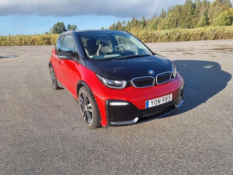 Röd Begagnad 2018 BMW i3 Halvkombi | 165 000 kr (Marknadspris) - Bild 1/4