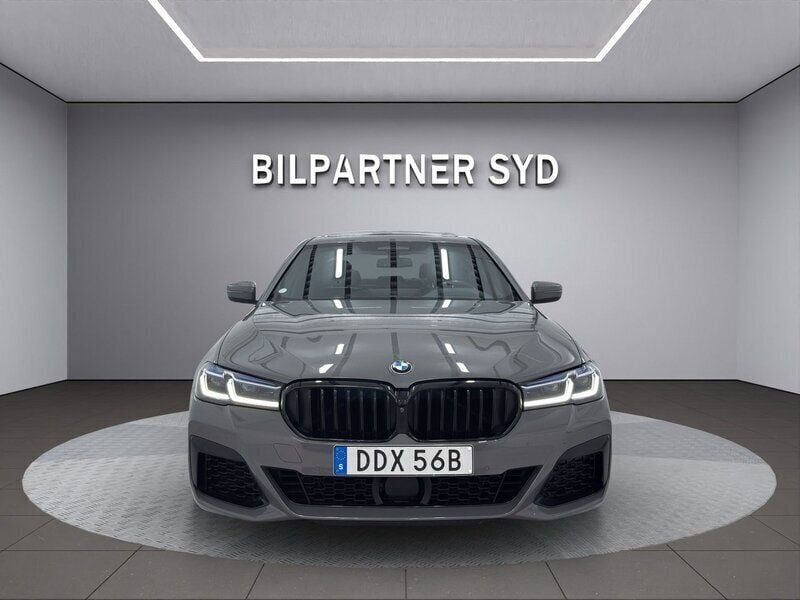 Grå Begagnad 2020 BMW M5 Sedan | 679 900 kr - Bild 1/4