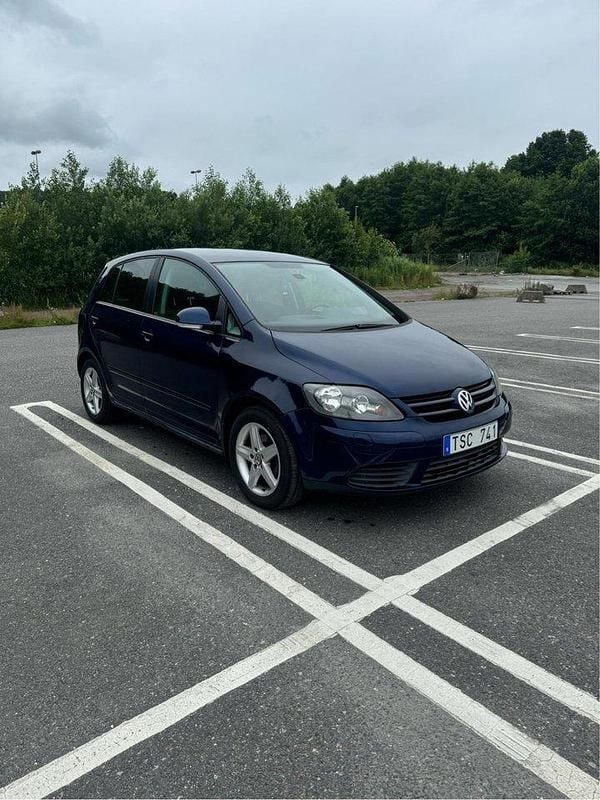 Blå Begagnad 2008 VW Golf Trendline Halvkombi | 40 000 kr (Marknadspris) - Bild 1/4