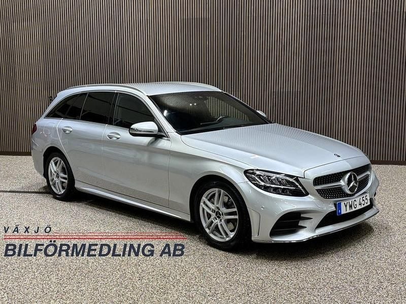 Silver Begagnad 2018 Mercedes C220 AMG line Kombi | 269 000 kr (Marknadspris) - Bild 1/4