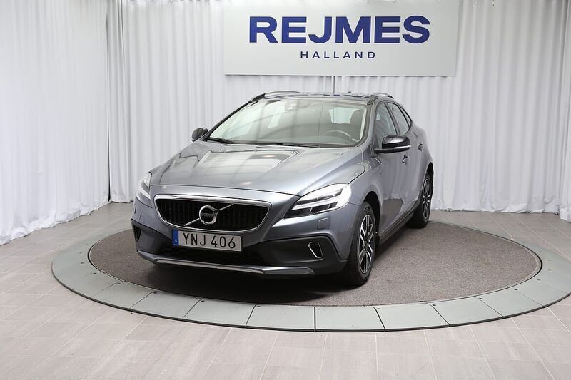 Grå Begagnad 2018 Volvo V40 CC Business Edition Kombi | 199 500 kr (Dyr) - Bild 1/4