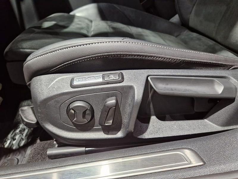 Begagnad VW Arteon R-line 220 HK (161 kW) 2022 Röd