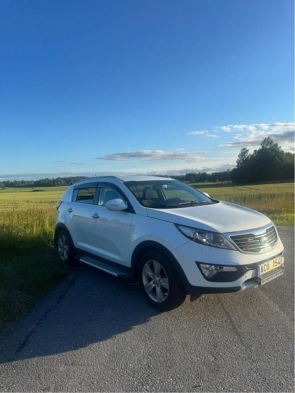 Vit Begagnad 2012 Kia Sportage Comfort SUV | 84 500 kr (Marknadspris) - Bild 1/4