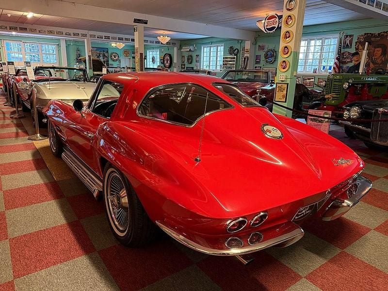 Begagnad Chevrolet Corvette Stingray 500 HK (367 kW) 1963 Röd Cab