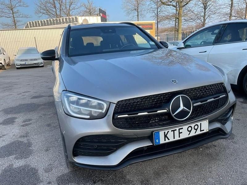 Begagnad Mercedes GLC300e AMG 194 HK (142 kW) 2022 Mojavesilver metallic