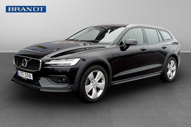 Svart Begagnad 2019 Volvo V60 CC SE Kombi | 299 900 kr (Marknadspris) - Bild 1/4