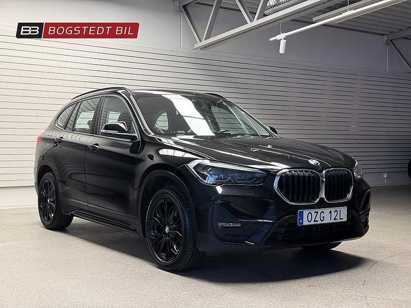 Svart Begagnad 2019 BMW X1 Sport Line SUV | 235 000 kr (Marknadspris) - Bild 1/4