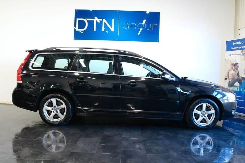 Svart Begagnad 2015 Volvo V70 Momentum Kombi | 144 500 kr - Bild 1/4