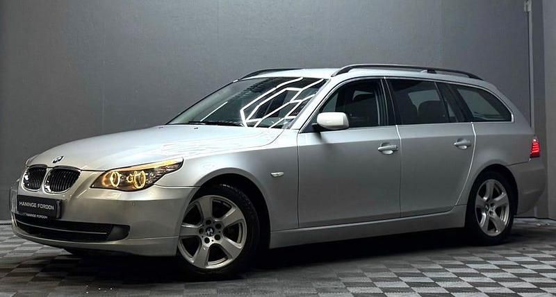 Grå Begagnad 2010 BMW 523 Kombi | 89 900 kr (Bra pris) - Bild 1/4