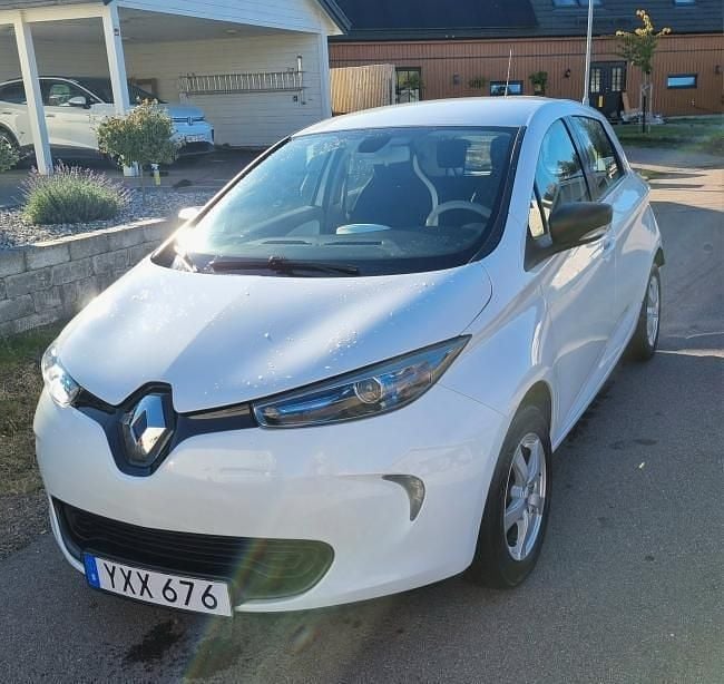 Vit Begagnad 2019 Renault Zoe Halvkombi | 109 000 kr (Lite dyr) - Bild 1/4