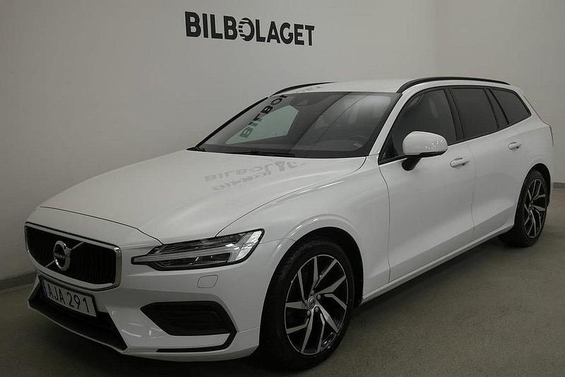 Vit Begagnad 2018 Volvo V60 Momentum Kombi | 229 800 kr (Lite dyr) - Bild 1/4